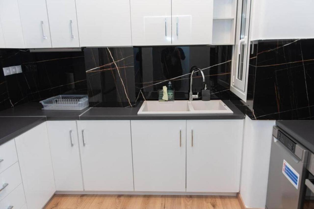Renovated Spacious Flat 7Min To Subway Station- Athen Eksteriør bilde
