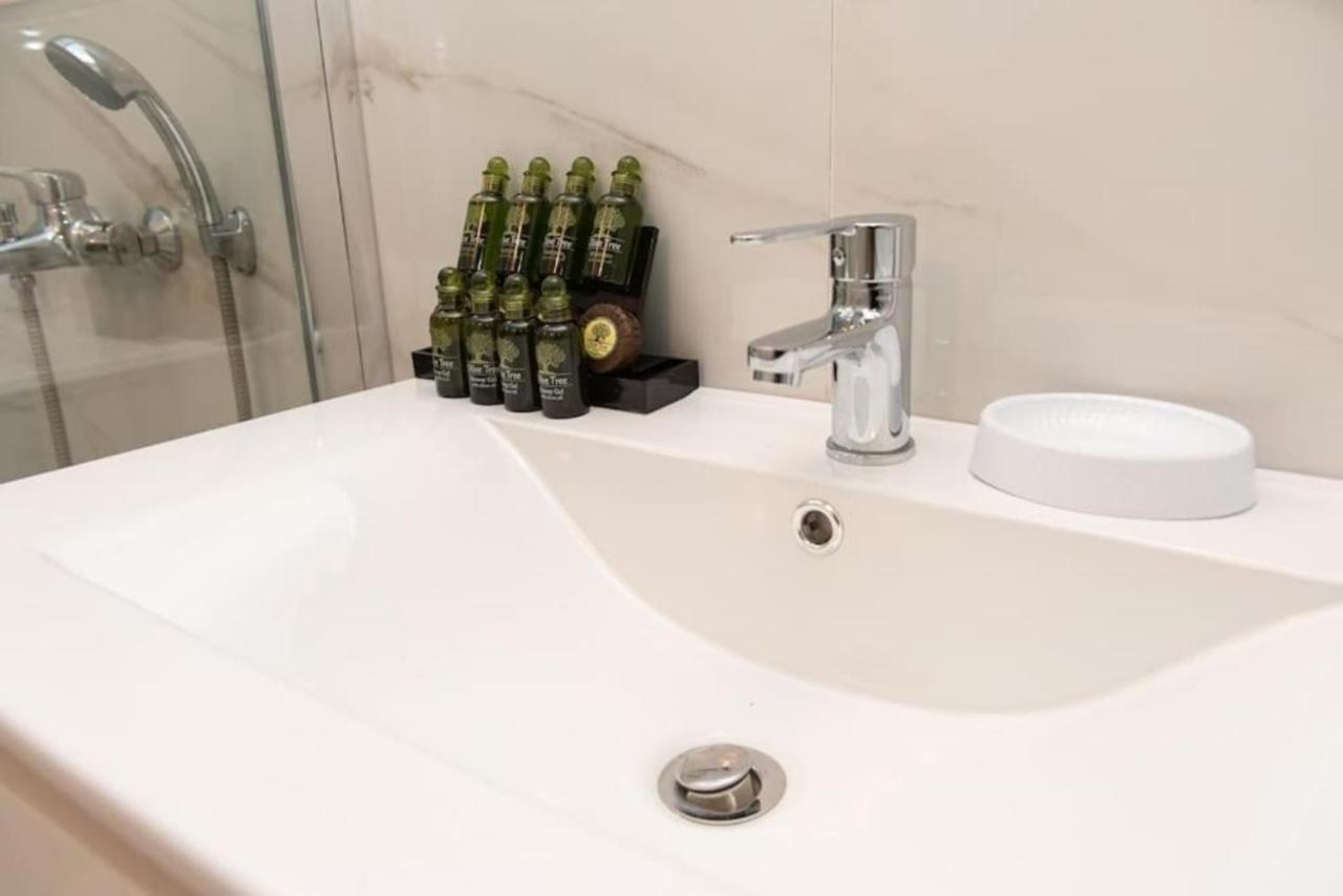 Renovated Spacious Flat 7Min To Subway Station- Athen Eksteriør bilde